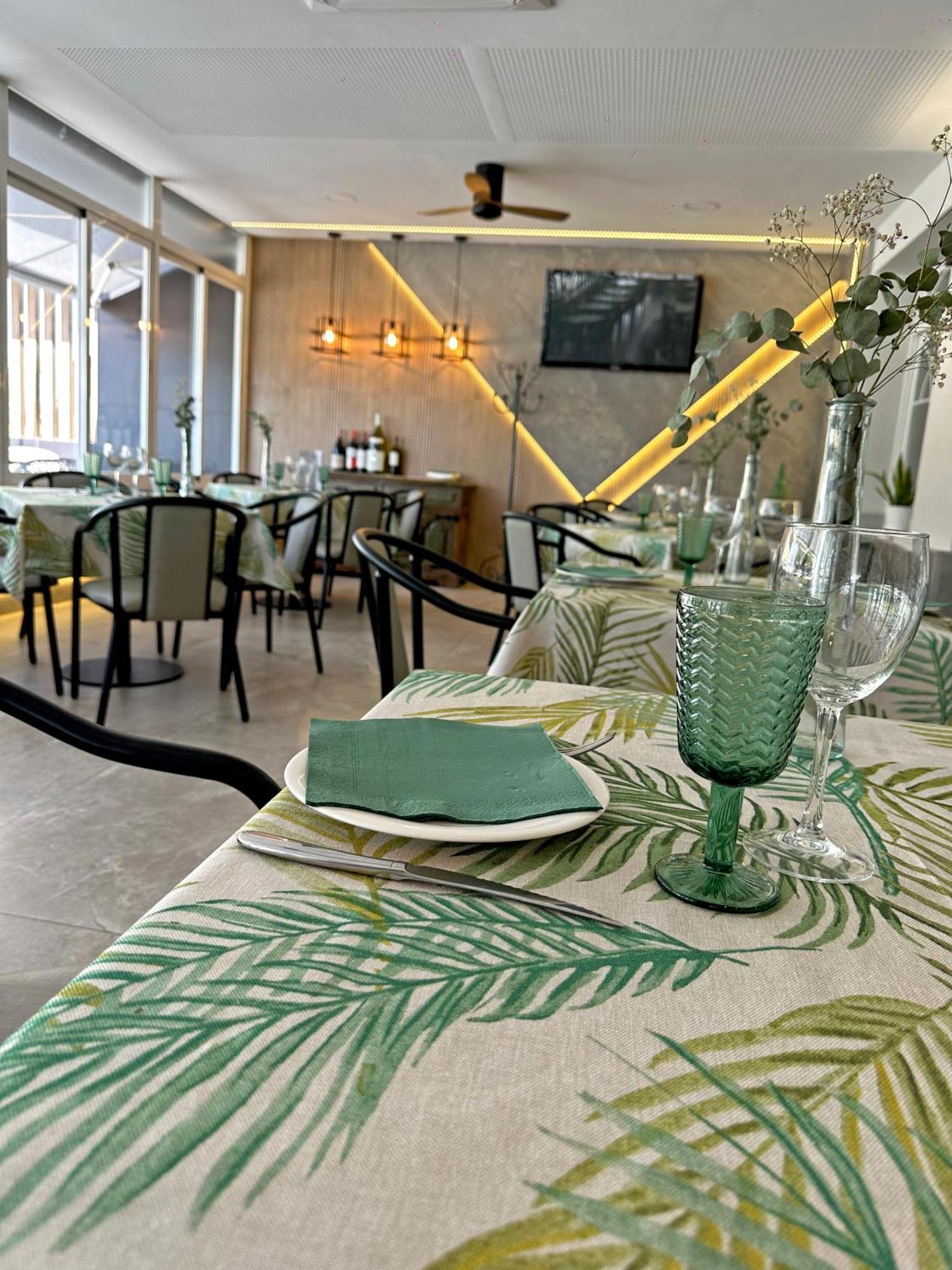 Hostal Restaurante El Cary Montemayor 외부 사진